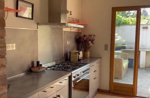 Perpignan House | Mas Des Fleurs - Heated pool - Child friendly gardens - Beach 10mins