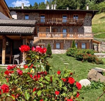 Sant'Orsola Terme Ski Chalet | Maso Del Fieno con Sauna Privata e Vista Unica