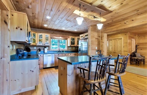 Seneca House | Massive Lake Keowee Knox Campground Cabin