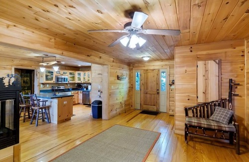 Seneca House | Massive Lake Keowee Knox Campground Cabin
