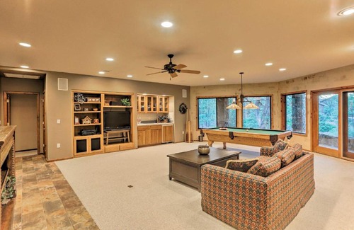 Torreon House | Massive Show Low Cabin with Deck - 3 Miles to Lake!
