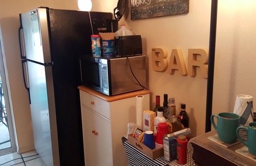 Country Place Bed & Breakfast | Master BR private full bath,private entrance, exlusive use of pool, safe, quiet!