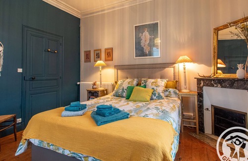 Faye-d'Anjou Bed & Breakfast | Master's House with Pool in Anjou's Wine Route