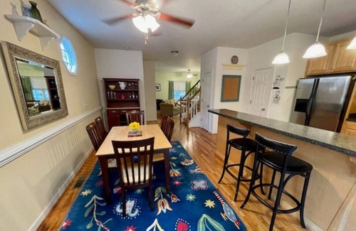 Venable House | Master Suite, Private Bath & Balcony, Walk to UVA!