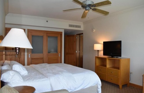 Puerta de Tierra Apartment | Master w lagoon view 2 guests (E18)