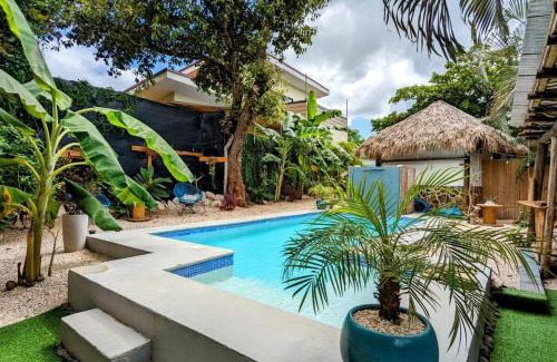 Matapalo House | Matambú Ranchita Charming & Rustic with Shared Pool