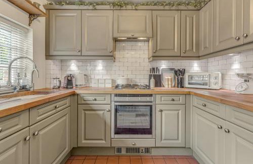 Quorn House | Matchstick Cottage