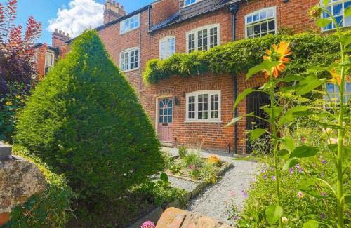 Quorn House | Matchstick Cottage