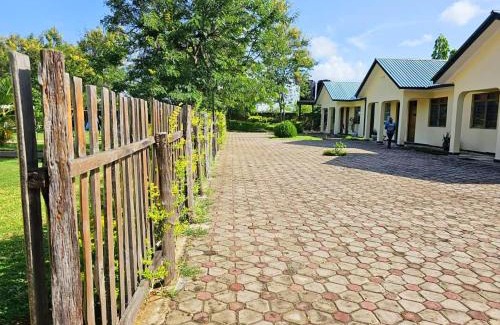 Mlingotini House | MaTemu Square - 12 Cottages Breakfast Swimming