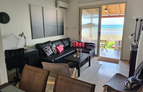 Pervolia House | Mattis Seafront Beachhouse