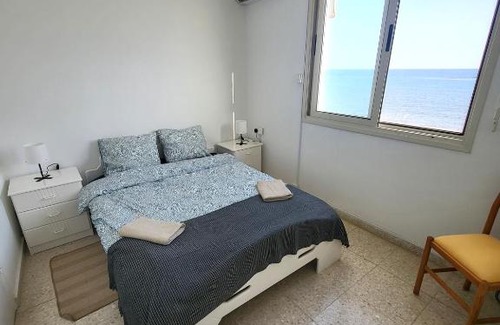 Pervolia House | Mattis Seafront Beachhouse