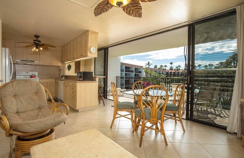 Kihei Condo | Maui Parkshore 302: Large and open 2 bdrm Ocean View condo, sleeps 6.