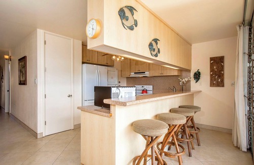 Kihei Condo | Maui Parkshore 302: Large and open 2 bdrm Ocean View condo, sleeps 6.