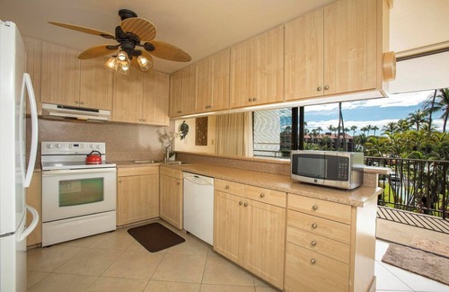 Kihei Condo | Maui Parkshore 302: Large and open 2 bdrm Ocean View condo, sleeps 6.