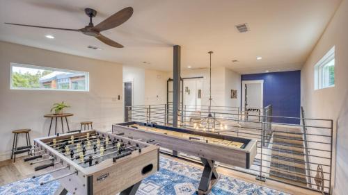 Driftwood House | Maverick by AvantStay Pool Hot Tub Game Room
