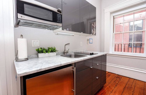 Beacon Hill Apartment | Maverick Suites at 40 Temple St