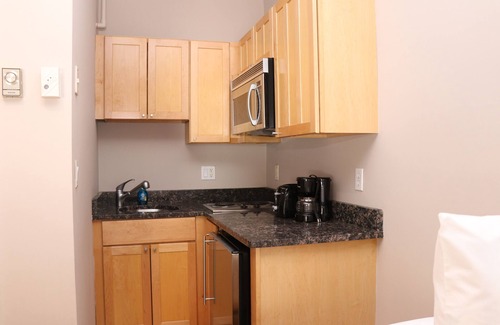 Columbus Apartment | Maverick Suites at 402 Columbus Ave