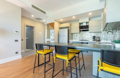 Lara Condo | Maxi Sirius Town