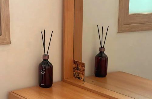Sinchon-dong Villa | Maximum 6 people, Hongik University Station 7 minutes, Airport Bus, Free Luggage Storage, 3 Rooms, 3 Queen Beds