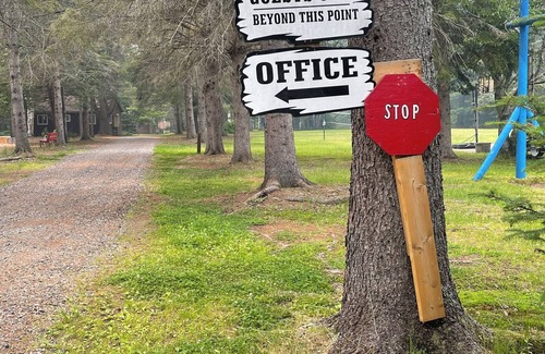 Nipissing Cottage | May-OctobernBirchwood on the rivern2 Bedroom cottagesnlooking over South River