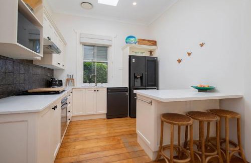 Mayfield House | Mayfield Grove Vintage Escape with Modern Comfort