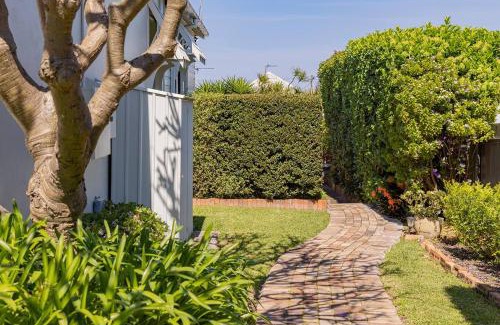 Mayfield House | Mayfield Grove Vintage Escape with Modern Comfort