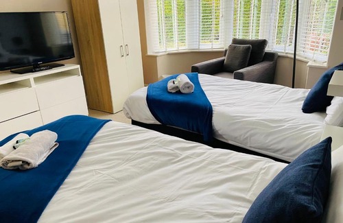 Peterborough House | Mayors House Ideal for Groups & Business