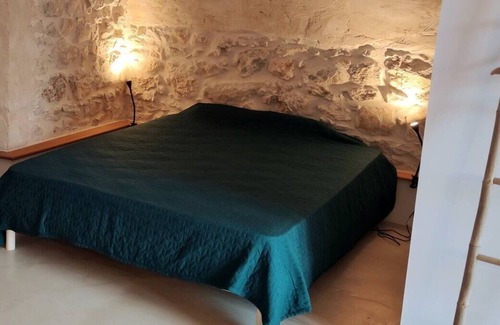 Saint-Hippolyte-du-Fort Apartment | Mazet 1823 : Studio, Proche Centre Village, Terrasse & Jardin