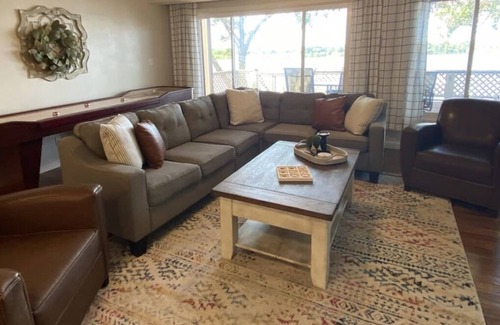 Havana House | McCarthy Lake House- arcade games, beach & views.