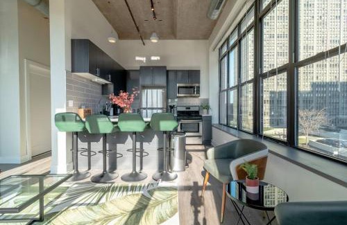 Near South Side Apartment | McCormick Place Stylish Corner Suite with Optional Parking and Gym Access Sleep 6 in South Loop Chicago