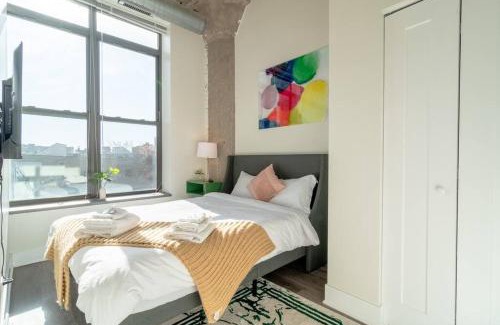 Near South Side Apartment | McCormick Place Stylish Corner Suite with Optional Parking and Gym Access Sleep 6 in South Loop Chicago