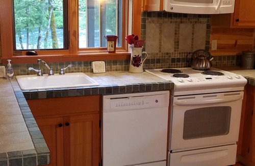 McKenzie Bridge Cabin | McKenzie Riverfront Cabin big screened-in porch, 1/2mi to Mckenzie River Trail