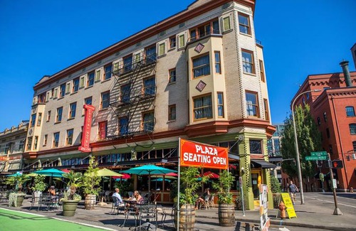 Downtown Portland Hotel | McMenamins Crystal Hotel