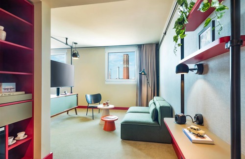 Friedrichshain-Kreuzberg Hotel | Me and All Hotel Berlin East Side, by Hyatt - NEW OPENING