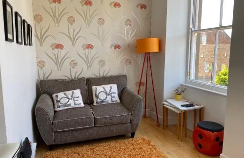 Berwick-upon-Tweed Apartment | Me and You Sleeps 2 - Central Apartment in Berwick Northumberland