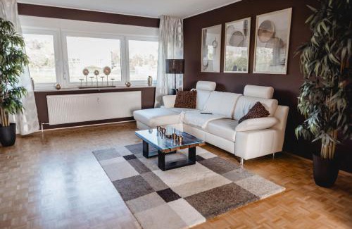 Bayreuth Apartment | ME Homes - große moderne Designer-Wohnung für Urlaub und Business - mit Küche, Büro, Balkon und 2 Parkplätzen