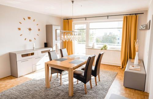 Bayreuth Apartment | ME Homes - große moderne Designer-Wohnung für Urlaub und Business - mit Küche, Büro, Balkon und 2 Parkplätzen