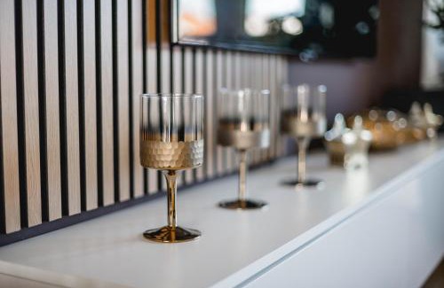 Bayreuth Apartment | ME Homes - große moderne Designer-Wohnung für Urlaub und Business - mit Küche, Büro, Balkon und 2 Parkplätzen