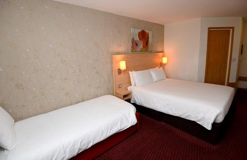 Tiddington Hotel | Meadow Farm Redditch by Marstons Inns