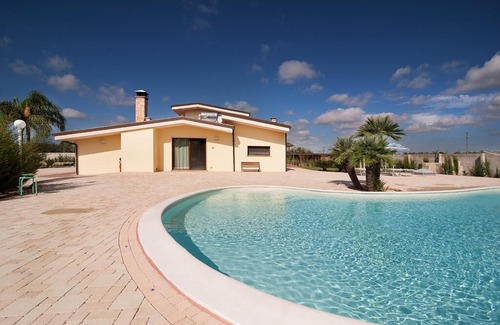 Melissano Villa | Meadow Luxury Villa - Four Bedroom Villa, Sleeps 12