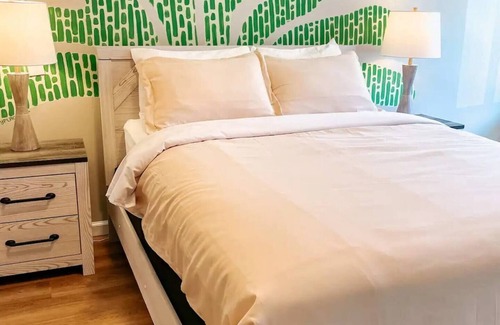 Townsend Hotel | Meadow Room at The Trailblazer Unit 4