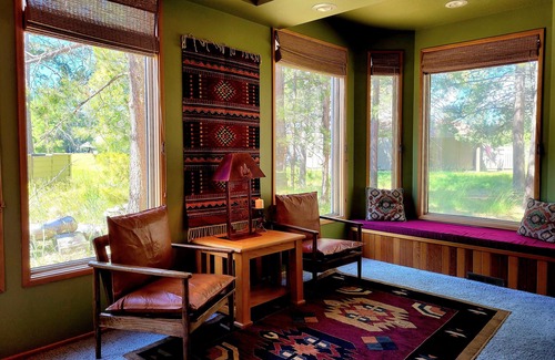 Sunriver House | Meadows Hideaway with Hot Tub, A/C & Scenic Deck
