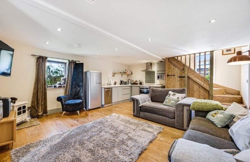 Otley Cottage | Meagill Cottage, Sleeps 4 with Hot Tub & Parking