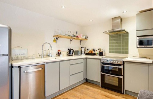 Otley Cottage | Meagill Cottage, Sleeps 4 with Hot Tub & Parking