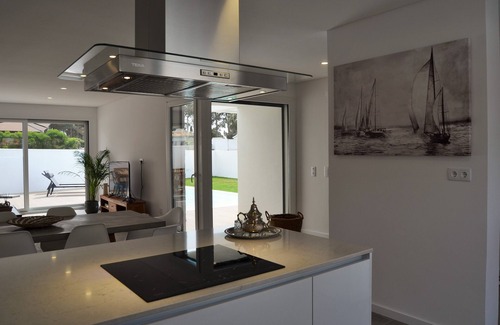 Fornos House | Meco Beach and Pool Villa