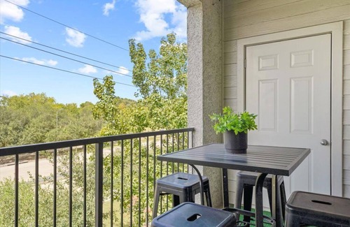 Riverside Terrace Apartment | ★MED CENTER SUITE★SKYLINE VIEW★POOL★AMAZING WIFI★