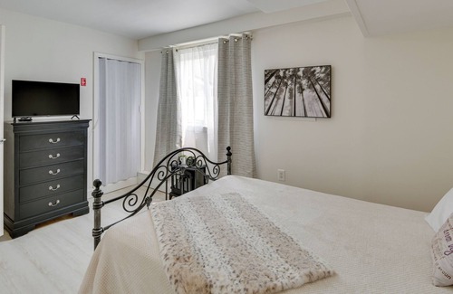 North Bellport House | Medford Home w/ Pool, Near Golf Courses!