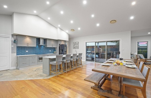 Dubbo House | Mediterranean Escape-Ultimate family retreat- Pool