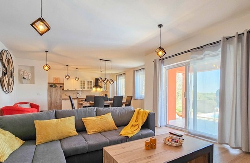 Karigador House | Mediterranean vacation home just 800 meters to the beach with private pool and dog-friendly