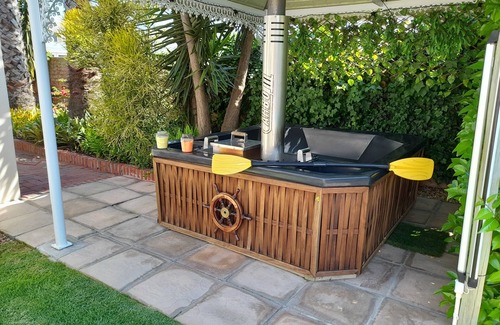 Cape Town Cottage | Meerendal Cottage - Private Garden, Pool, Hot TubnSelf catering